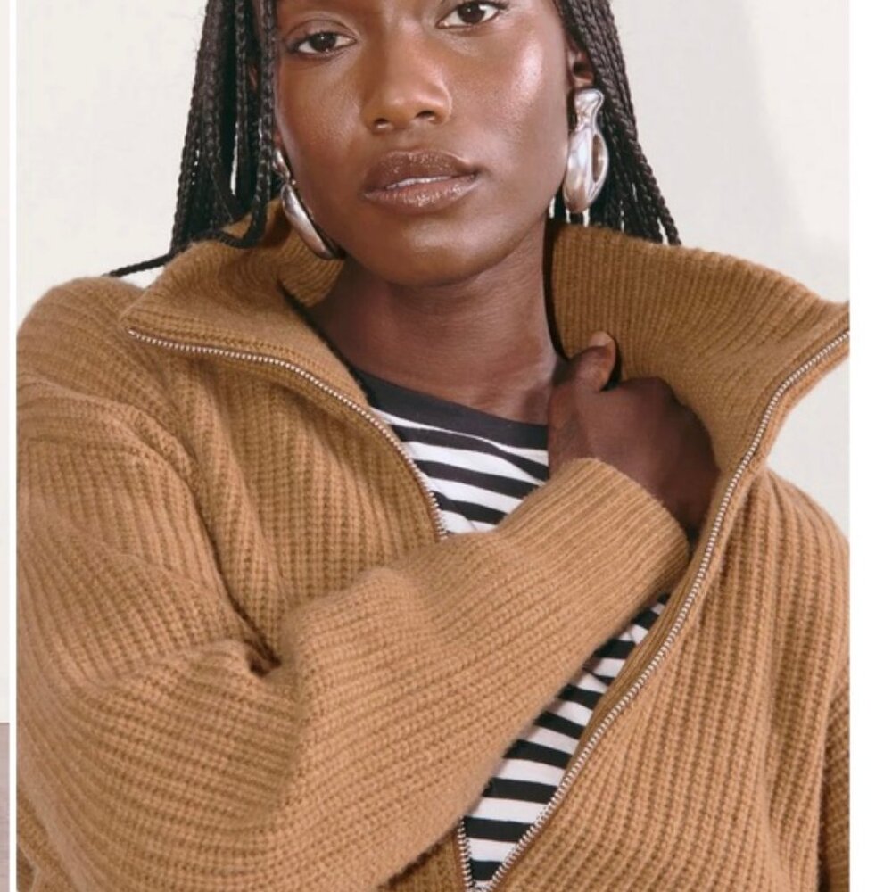 Everlane | The Half-Zip Sweater in Luxe Merino in the Color Deep Camel - Picture 2 of 9